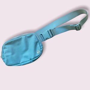 Lululemon everywhere belt bag